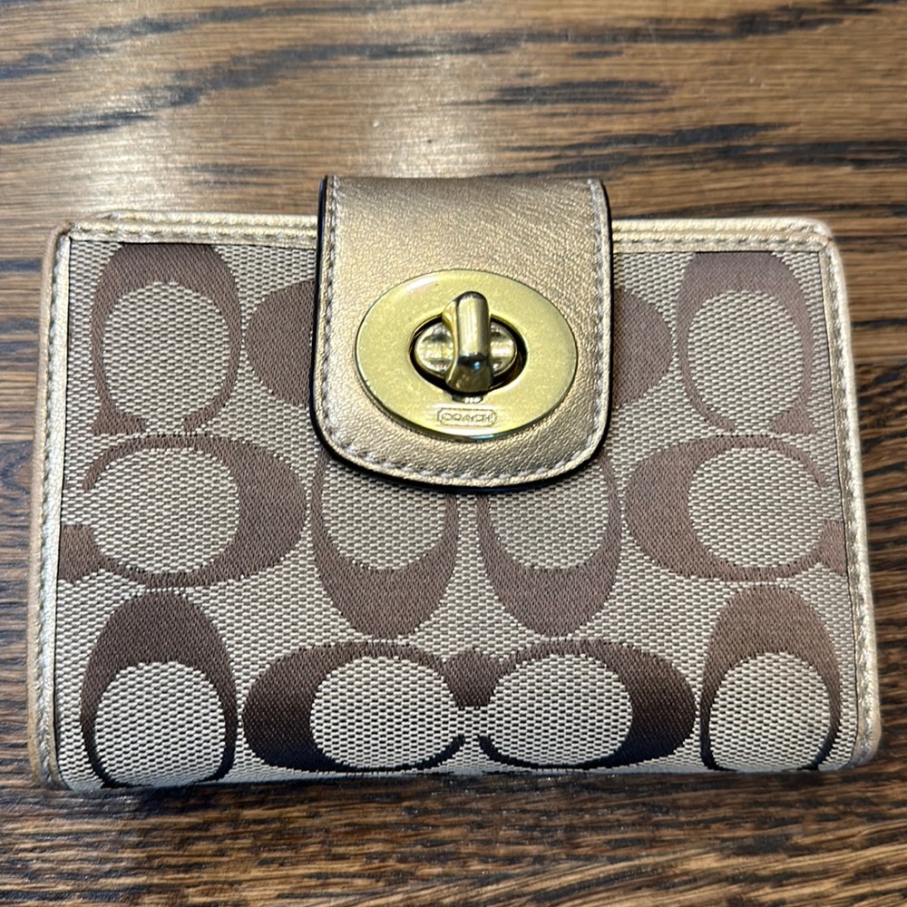 Coach monogram wallet 100% authentic